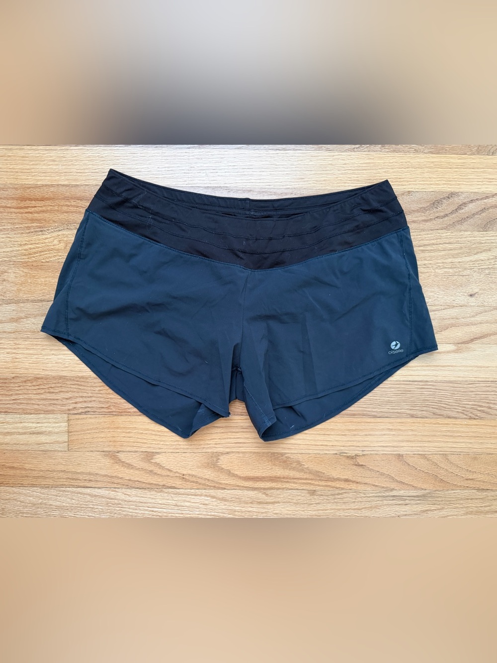 oiselle Women's roga Shorts in Black